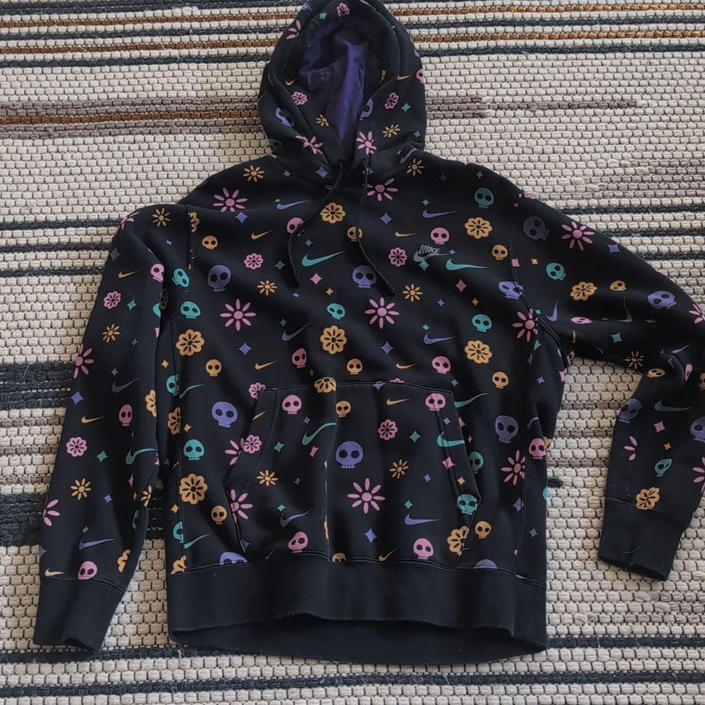 Nike Day of the Dead Hoodie with Multicolor Skull & Floral Pattern - Picture 3 of 6
